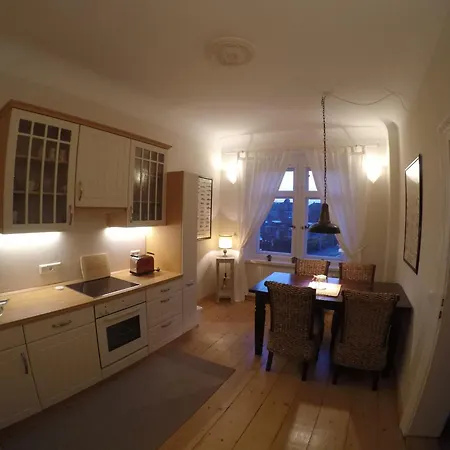 Stadtvilla Oscar 1 Og - Stilvoll Sanierte Altbauwohnung In Denkmalgeschuetzter Stadtvilla Nahe Elbradweg * Дрезден