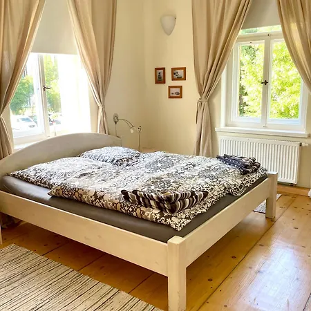 Stadtvilla Oscar 1 Og - Stilvoll Sanierte Altbauwohnung In Denkmalgeschuetzter Stadtvilla Nahe Elbradweg Апартаменты *