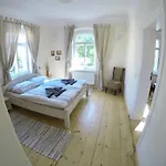 Stadtvilla Oscar 1 Og - Stilvoll Sanierte Altbauwohnung In Denkmalgeschuetzter Stadtvilla Nahe Elbradweg Lejlighed
