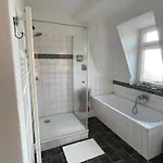 Stadtvilla Oscar 1 Og - Stilvoll Sanierte Altbauwohnung In Denkmalgeschuetzter Stadtvilla Nahe Elbradweg Appartement Dresde