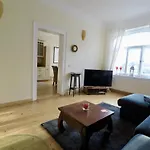 Stadtvilla Oscar 1 Og - Stilvoll Sanierte Altbauwohnung In Denkmalgeschuetzter Stadtvilla Nahe Elbradweg Appartement Dresde
