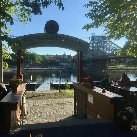 Apartman Stadtvilla Oscar 1 Og - Stilvoll Sanierte Altbauwohnung In Denkmalgeschuetzter Stadtvilla Nahe Elbradweg Drezda