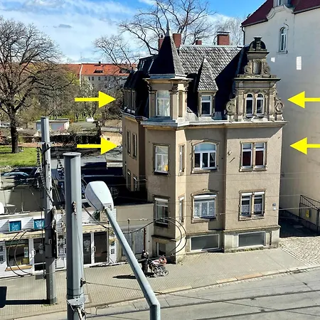 Stadtvilla Oscar 1 Og - Stilvoll Sanierte Altbauwohnung In Denkmalgeschuetzter Stadtvilla Nahe Elbradweg دريسدن
