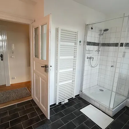 Stadtvilla Oscar 1 Og - Stilvoll Sanierte Altbauwohnung In Denkmalgeschuetzter Stadtvilla Nahe Elbradweg *