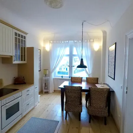 Apartman Stadtvilla Oscar 1 Og - Stilvoll Sanierte Altbauwohnung In Denkmalgeschuetzter Stadtvilla Nahe Elbradweg *