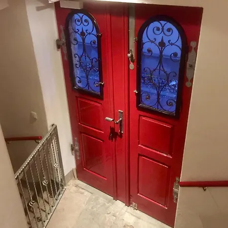 Stadtvilla Oscar 1 Og - Stilvoll Sanierte Altbauwohnung In Denkmalgeschuetzter Stadtvilla Nahe Elbradweg *