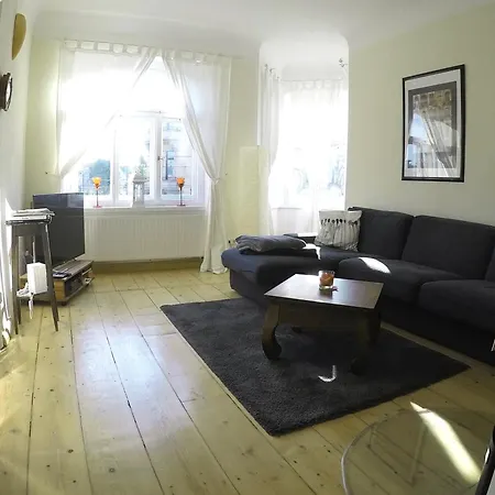 Stadtvilla Oscar 1 Og - Stilvoll Sanierte Altbauwohnung In Denkmalgeschuetzter Stadtvilla Nahe Elbradweg Apartman