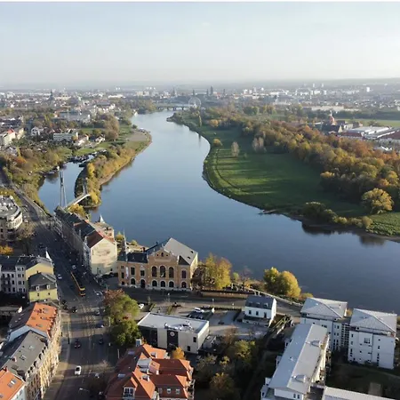 Stadtvilla Oscar 1 Og - Stilvoll Sanierte Altbauwohnung In Denkmalgeschuetzter Stadtvilla Nahe Elbradweg *