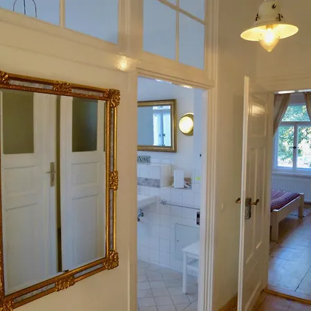 Stadtvilla Oscar 1 Og - Stilvoll Sanierte Altbauwohnung In Denkmalgeschuetzter Stadtvilla Nahe Elbradweg * Drezda