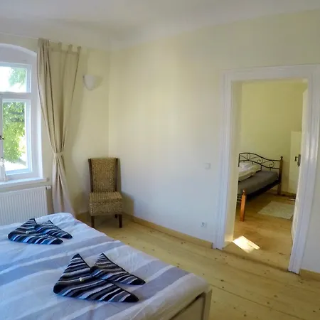 Stadtvilla Oscar 1 Og - Stilvoll Sanierte Altbauwohnung In Denkmalgeschützter Stadtvilla Nahe Elbradweg