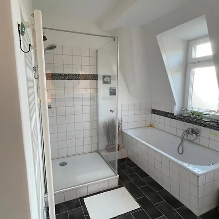 Stadtvilla Oscar 1 Og - Stilvoll Sanierte Altbauwohnung In Denkmalgeschuetzter Stadtvilla Nahe Elbradweg Apartman Drezda