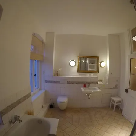 Stadtvilla Oscar 1 Og - Stilvoll Sanierte Altbauwohnung In Denkmalgeschuetzter Stadtvilla Nahe Elbradweg Apartman *