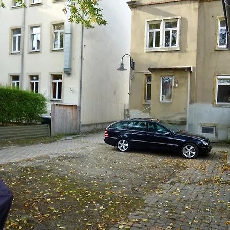 Apartment Stadtvilla Oscar 1 Og - Stilvoll Sanierte Altbauwohnung In Denkmalgeschuetzter Stadtvilla Nahe Elbradweg