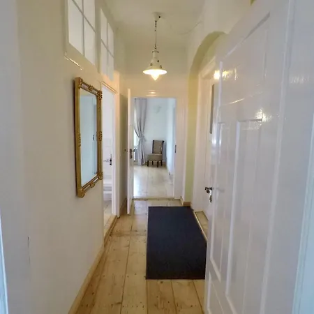 Stadtvilla Oscar 1 Og - Stilvoll Sanierte Altbauwohnung In Denkmalgeschuetzter Stadtvilla Nahe Elbradweg
