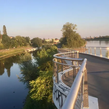 Stadtvilla Oscar 1 Og - Stilvoll Sanierte Altbauwohnung In Denkmalgeschuetzter Stadtvilla Nahe Elbradweg شقة
