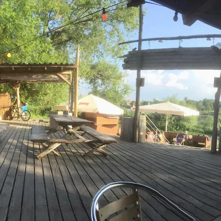 Stadtvilla Oscar 1 Og - Stilvoll Sanierte Altbauwohnung In Denkmalgeschuetzter Stadtvilla Nahe Elbradweg * دريسدن