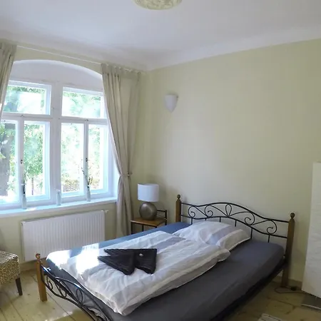 Stadtvilla Oscar 1 Og - Stilvoll Sanierte Altbauwohnung In Denkmalgeschuetzter Stadtvilla Nahe Elbradweg Apartman Drezda