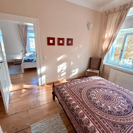 Stadtvilla Oscar 1 Og - Stilvoll Sanierte Altbauwohnung In Denkmalgeschuetzter Stadtvilla Nahe Elbradweg *