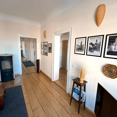 Apartman Stadtvilla Oscar 1 Og - Stilvoll Sanierte Altbauwohnung In Denkmalgeschuetzter Stadtvilla Nahe Elbradweg