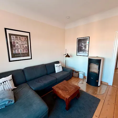 Stadtvilla Oscar 1 Og - Stilvoll Sanierte Altbauwohnung In Denkmalgeschuetzter Stadtvilla Nahe Elbradweg *