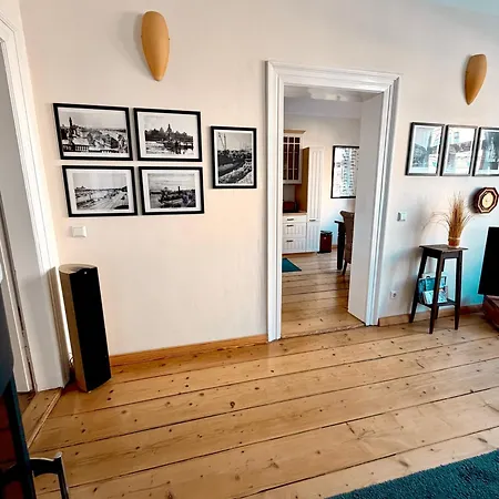 Apartman Stadtvilla Oscar 1 Og - Stilvoll Sanierte Altbauwohnung In Denkmalgeschuetzter Stadtvilla Nahe Elbradweg *