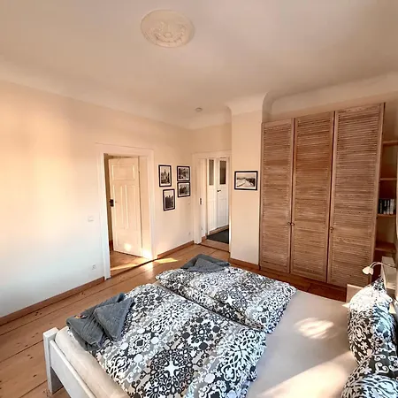 Stadtvilla Oscar 1 Og - Stilvoll Sanierte Altbauwohnung In Denkmalgeschuetzter Stadtvilla Nahe Elbradweg Drezda