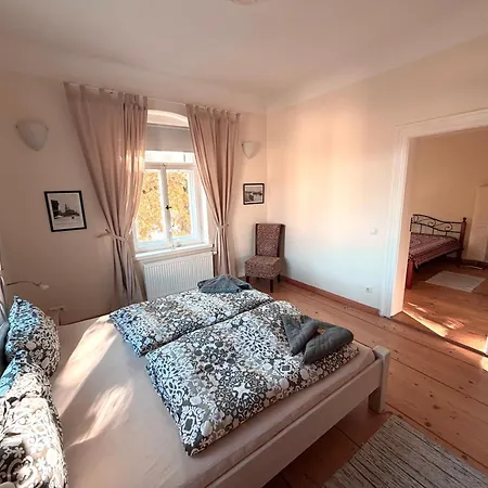Stadtvilla Oscar 1 Og - Stilvoll Sanierte Altbauwohnung In Denkmalgeschuetzter Stadtvilla Nahe Elbradweg