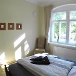 Stadtvilla Oscar 1 Og - Stilvoll Sanierte Altbauwohnung In Denkmalgeschuetzter Stadtvilla Nahe Elbradweg