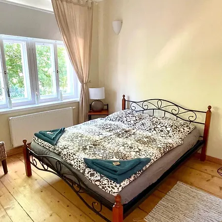 Stadtvilla Oscar 1 Og - Stilvoll Sanierte Altbauwohnung In Denkmalgeschuetzter Stadtvilla Nahe Elbradweg