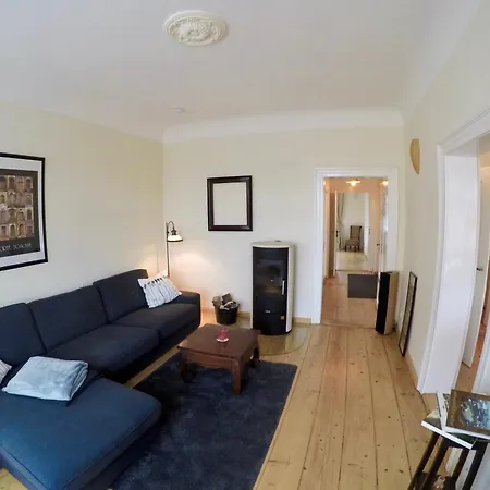 Stadtvilla Oscar 1 Og - Stilvoll Sanierte Altbauwohnung In Denkmalgeschuetzter Stadtvilla Nahe Elbradweg