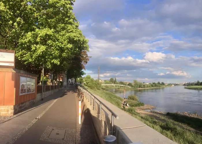 公寓 Stadtvilla Oscar 1 Og - Stilvoll Sanierte Altbauwohnung In Denkmalgeschuetzter Stadtvilla Nahe Elbradweg *