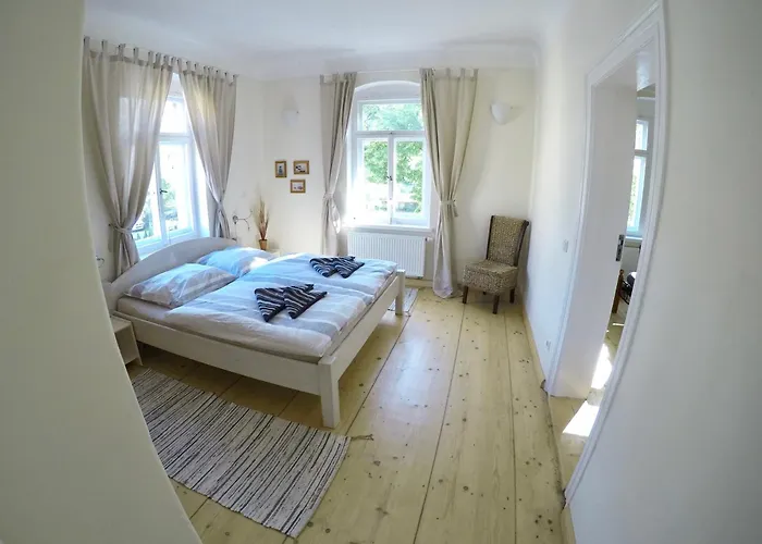 Stadtvilla Oscar 1 Og - Stilvoll Sanierte Altbauwohnung In Denkmalgeschuetzter Stadtvilla Nahe Elbradweg 公寓