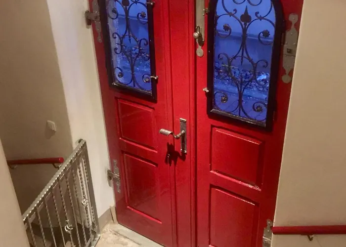 Stadtvilla Oscar 1 Og - Stilvoll Sanierte Altbauwohnung In Denkmalgeschuetzter Stadtvilla Nahe Elbradweg *