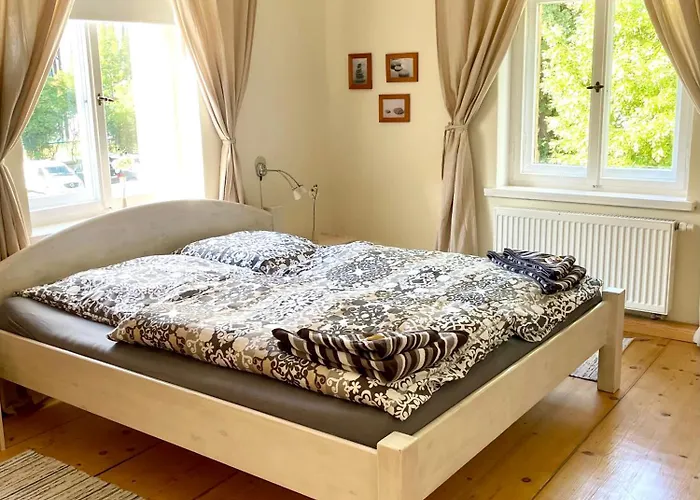 Stadtvilla Oscar 1 Og - Stilvoll Sanierte Altbauwohnung In Denkmalgeschuetzter Stadtvilla Nahe Elbradweg 公寓 *