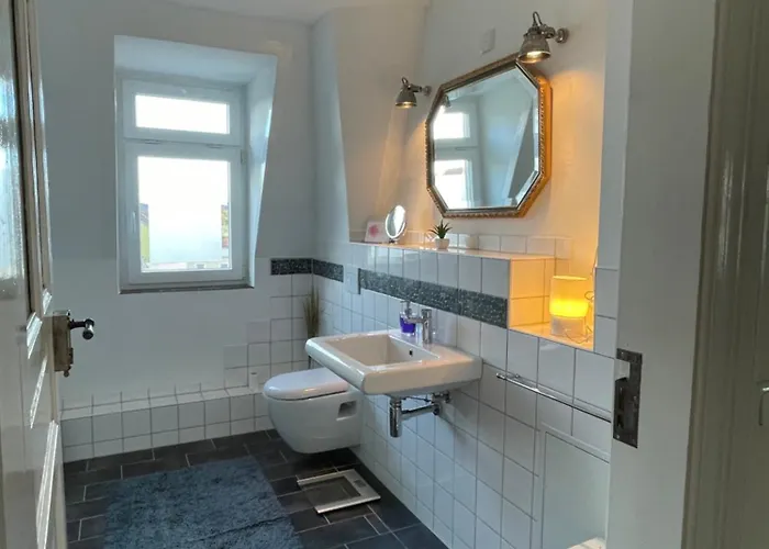 Stadtvilla Oscar 1 Og - Stilvoll Sanierte Altbauwohnung In Denkmalgeschuetzter Stadtvilla Nahe Elbradweg 公寓