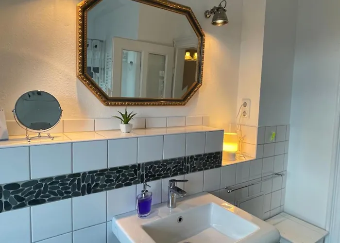 Stadtvilla Oscar 1 Og - Stilvoll Sanierte Altbauwohnung In Denkmalgeschuetzter Stadtvilla Nahe Elbradweg