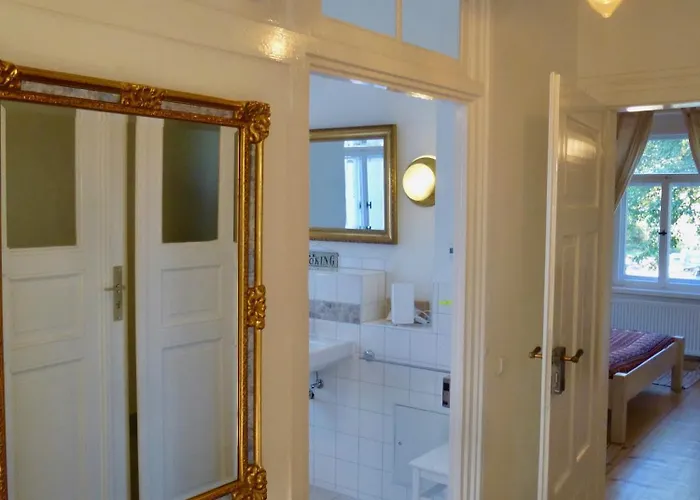 Stadtvilla Oscar 1 Og - Stilvoll Sanierte Altbauwohnung In Denkmalgeschuetzter Stadtvilla Nahe Elbradweg * 德累斯顿