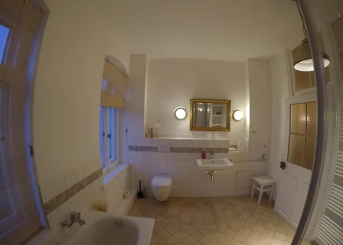 Stadtvilla Oscar 1 Og - Stilvoll Sanierte Altbauwohnung In Denkmalgeschuetzter Stadtvilla Nahe Elbradweg 公寓 *