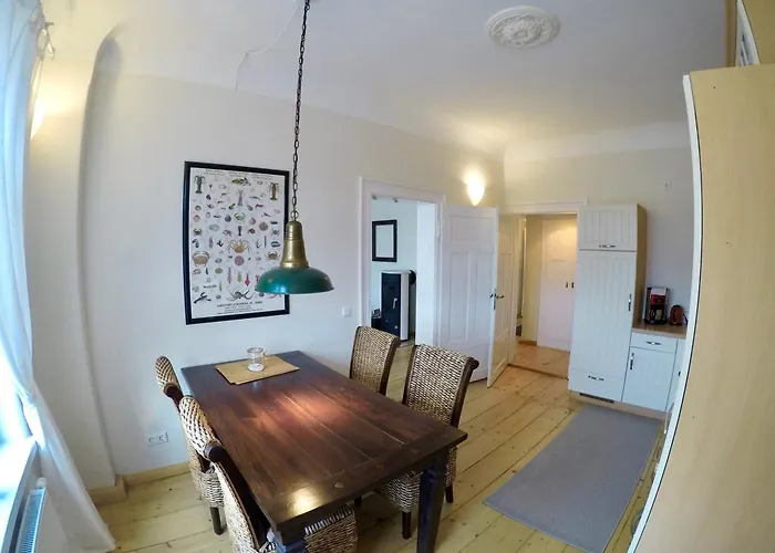 Stadtvilla Oscar 1 Og - Stilvoll Sanierte Altbauwohnung In Denkmalgeschuetzter Stadtvilla Nahe Elbradweg