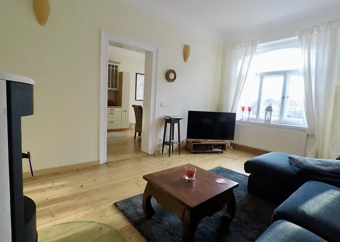 Stadtvilla Oscar 1 Og - Stilvoll Sanierte Altbauwohnung In Denkmalgeschuetzter Stadtvilla Nahe Elbradweg 公寓 德累斯顿