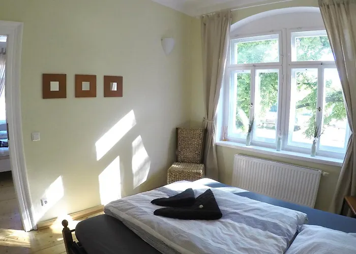 Stadtvilla Oscar 1 Og - Stilvoll Sanierte Altbauwohnung In Denkmalgeschuetzter Stadtvilla Nahe Elbradweg