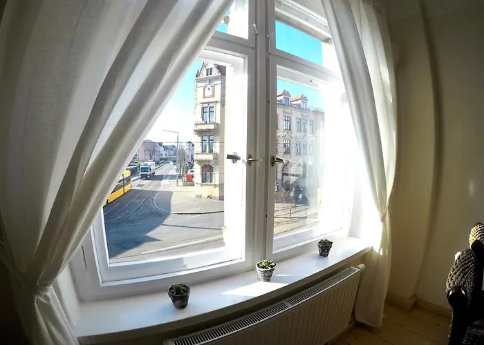 Stadtvilla Oscar 1 Og - Stilvoll Sanierte Altbauwohnung In Denkmalgeschuetzter Stadtvilla Nahe Elbradweg *