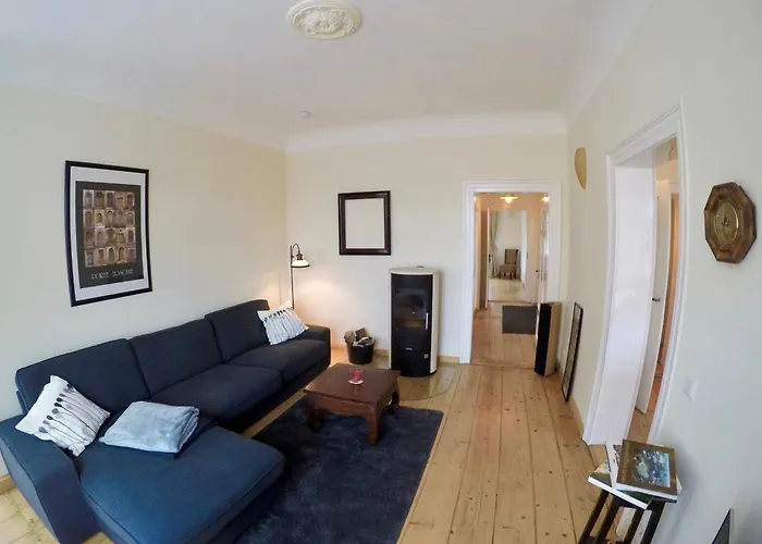 Stadtvilla Oscar 1 Og - Stilvoll Sanierte Altbauwohnung In Denkmalgeschuetzter Stadtvilla Nahe Elbradweg