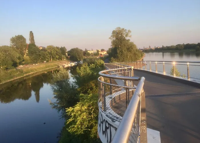 Stadtvilla Oscar 1 Og - Stilvoll Sanierte Altbauwohnung In Denkmalgeschuetzter Stadtvilla Nahe Elbradweg 公寓