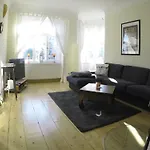 Stadtvilla Oscar 1 Og - Stilvoll Sanierte Altbauwohnung In Denkmalgeschuetzter Stadtvilla Nahe Elbradweg Апартаменты