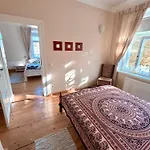 Stadtvilla Oscar 1 Og - Stilvoll Sanierte Altbauwohnung In Denkmalgeschuetzter Stadtvilla Nahe Elbradweg *
