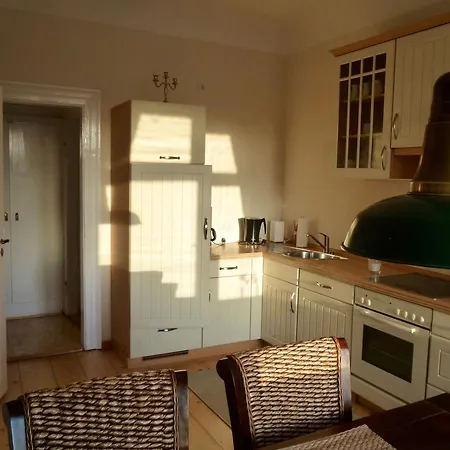 Stadtvilla Oscar 1 Og - Stilvoll Sanierte Altbauwohnung In Denkmalgeschuetzter Stadtvilla Nahe Elbradweg Апартаменты *
